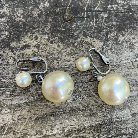 Vintage Fashion Clip-on Faux Pearl Drop Earrings 1” long - Picture 4 of 6